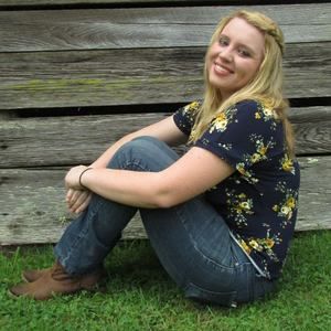 Meet your Posher, Hannah brook